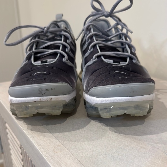 Nike Men's Charcoal and White VaporMax Plus Sneakers - Picture 2 of 5